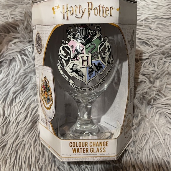 Harry Potter Hogwarts color change glass NWOT - Picture 1 of 3